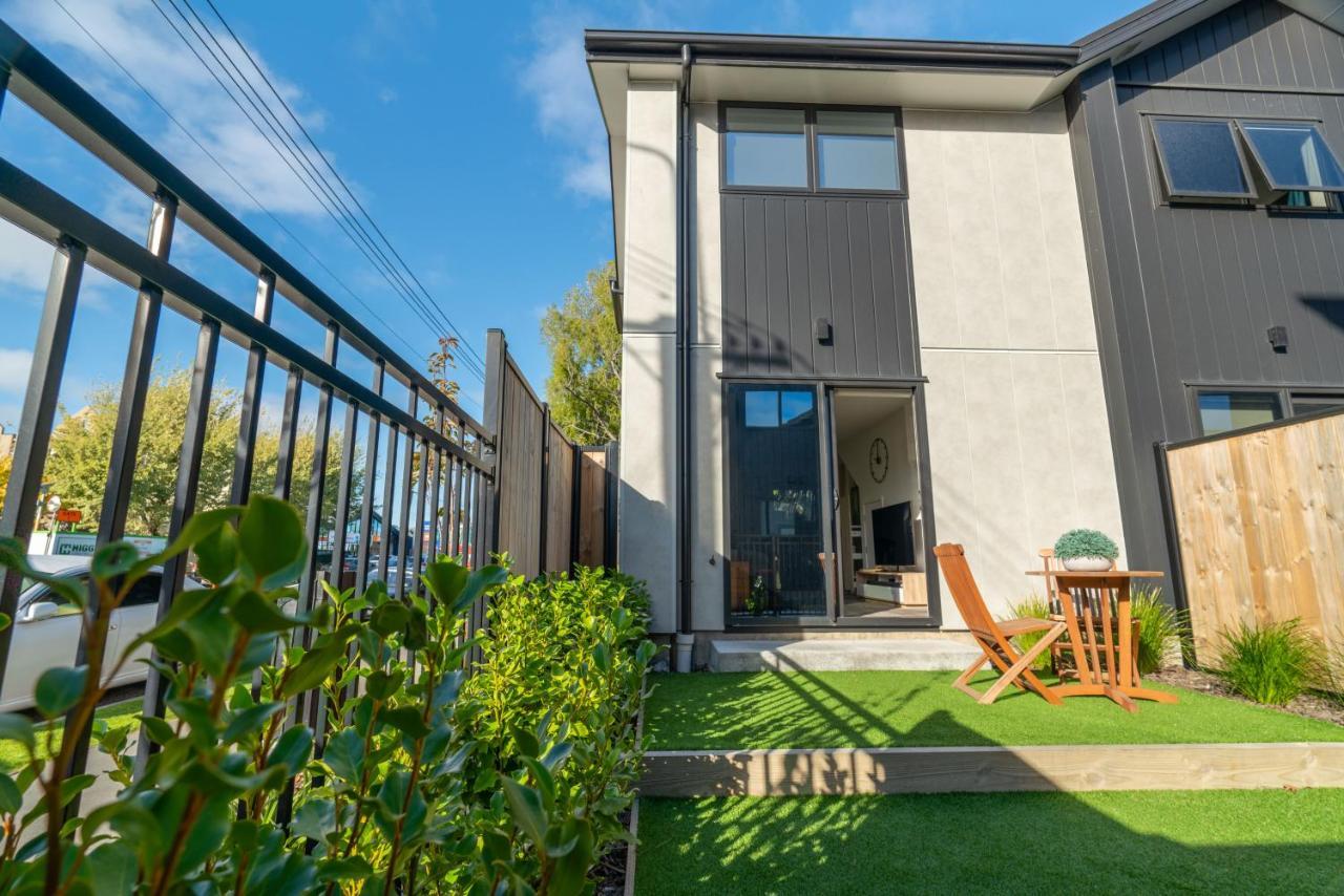 King Bed On Hagley Park Corner In The Cbd Apartment Christchurch Exterior photo
